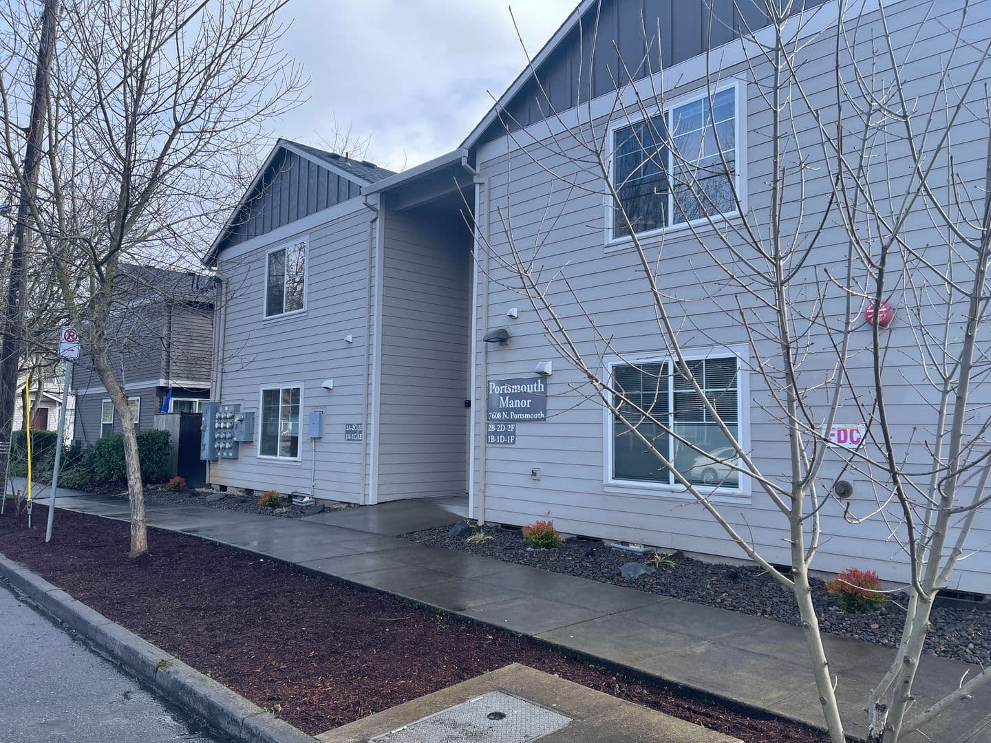 Portland Apartment: 7608 N Portsmouth Ave