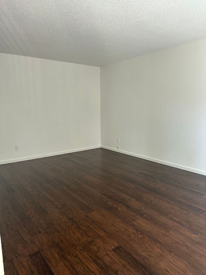 Portland Apartment: 117 SE 30th Place