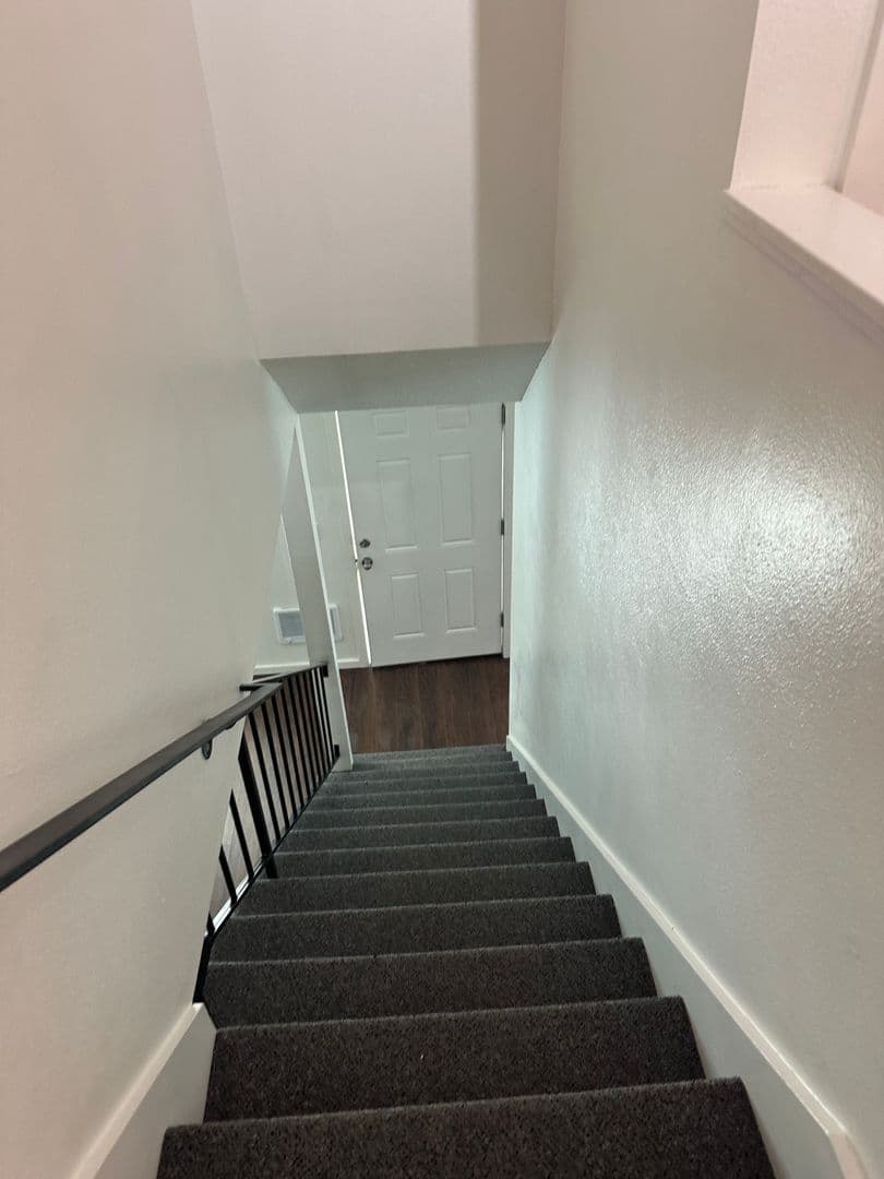 Portland Apartment: 117 SE 30th Place
