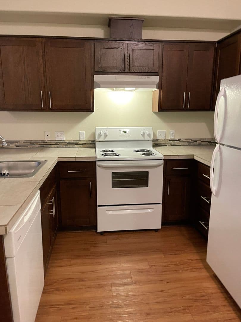 Portland Apartment: 7608 N Portsmouth Ave