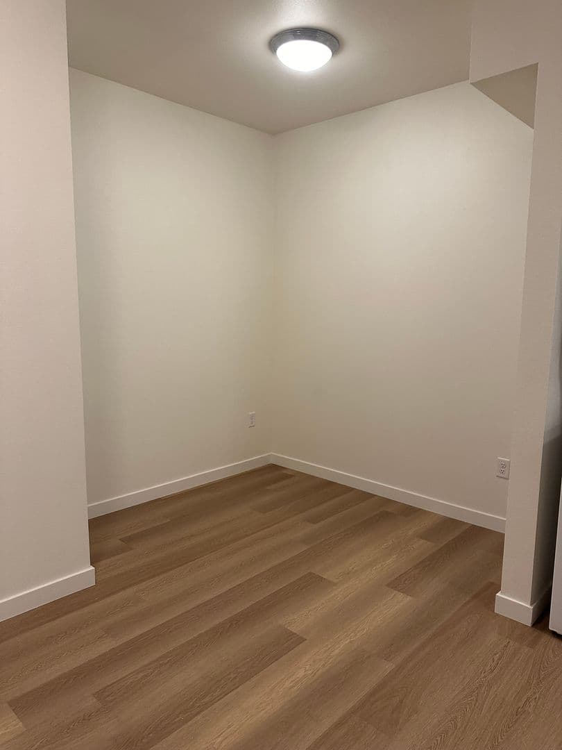 Portland Apartment: 5855 SE 72nd