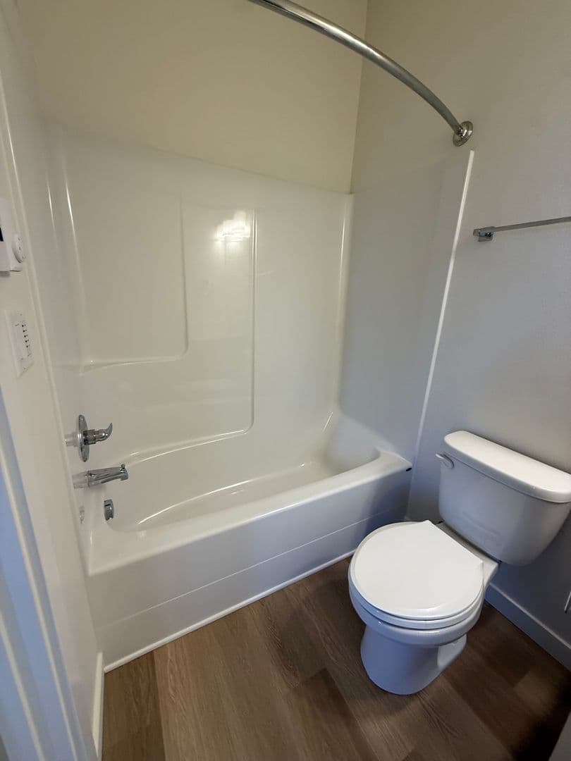 Portland Apartment: 5855 SE 72nd