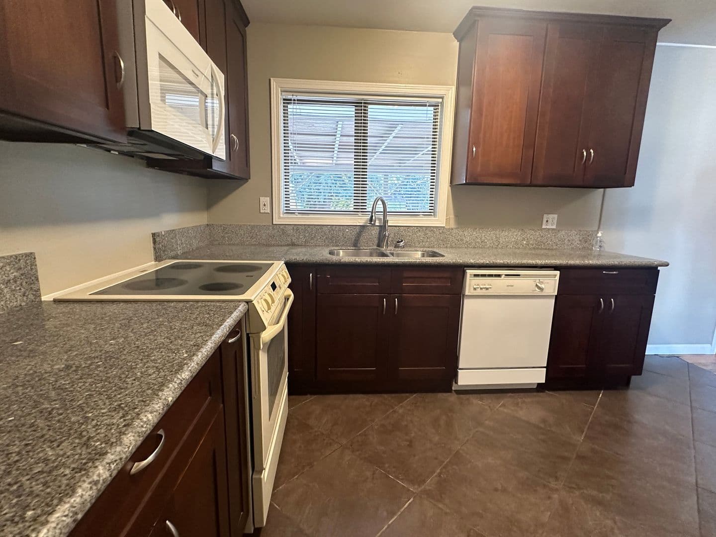 Portland House: 11132 East Burnside