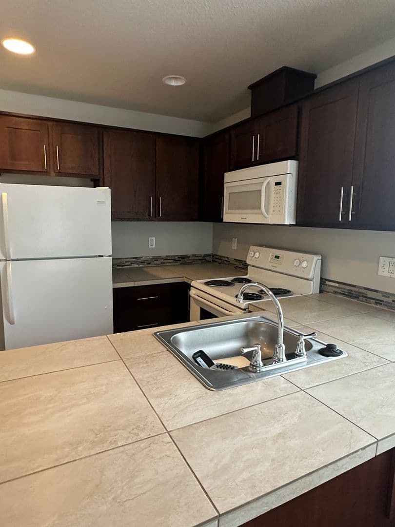 Portland Apartment: 7608 N Portsmouth Ave