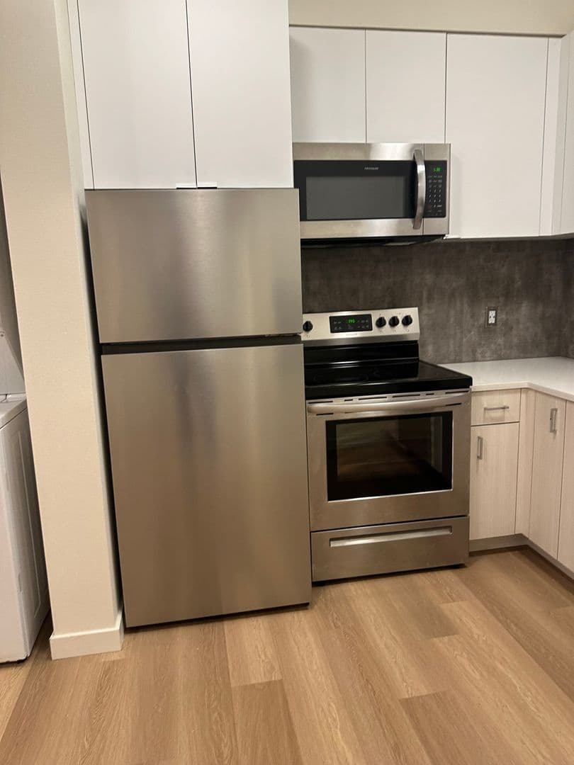 Portland Apartment: 5855 SE 72nd