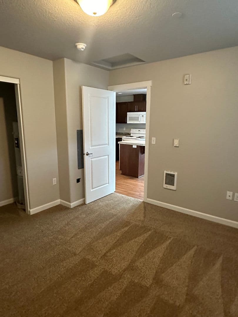 Portland Apartment: 7608 N Portsmouth Ave