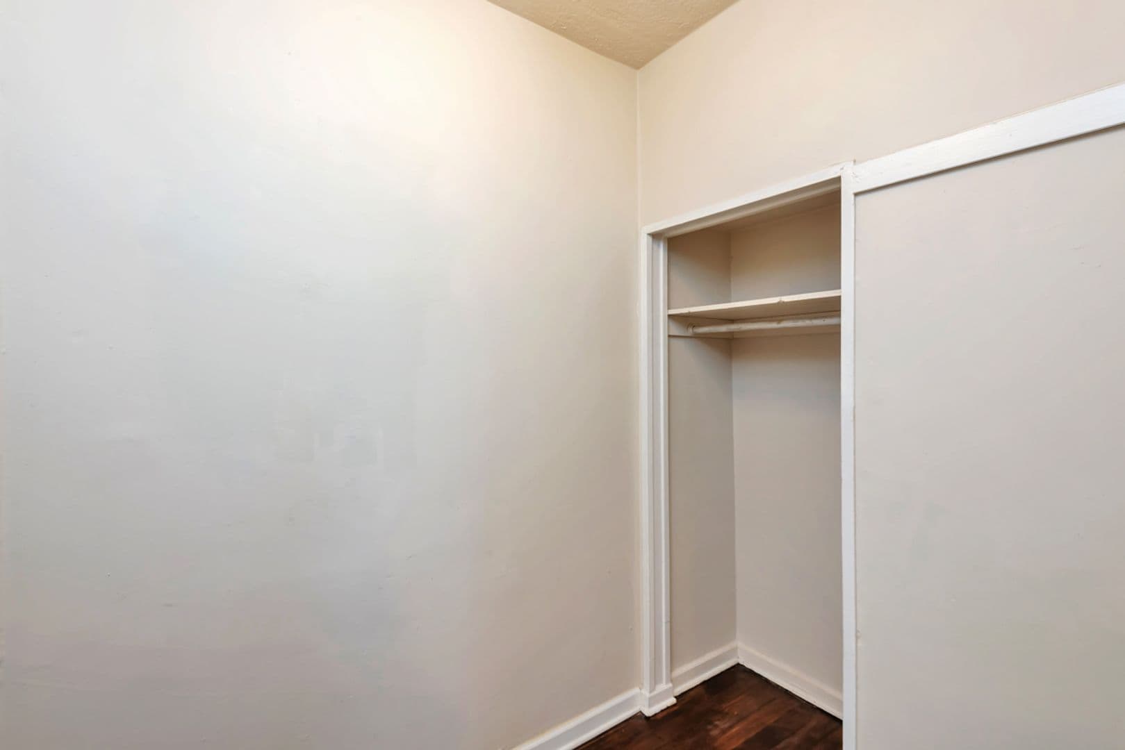 Portland Apartment: 2524 SE 12th
