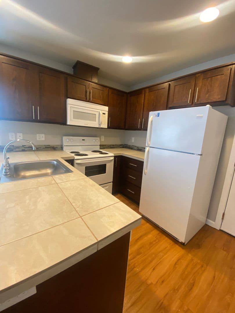 Portland Apartment: 7608 N Portsmouth Ave