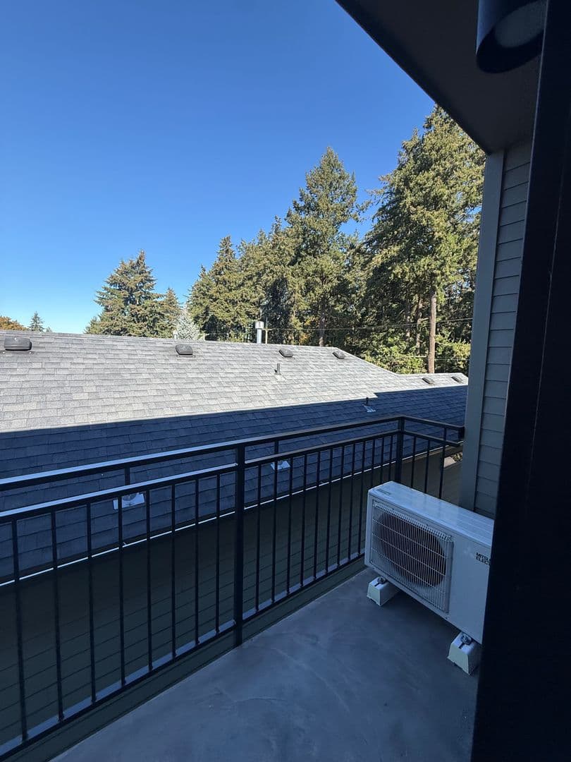 Portland Apartment: 5855 SE 72nd