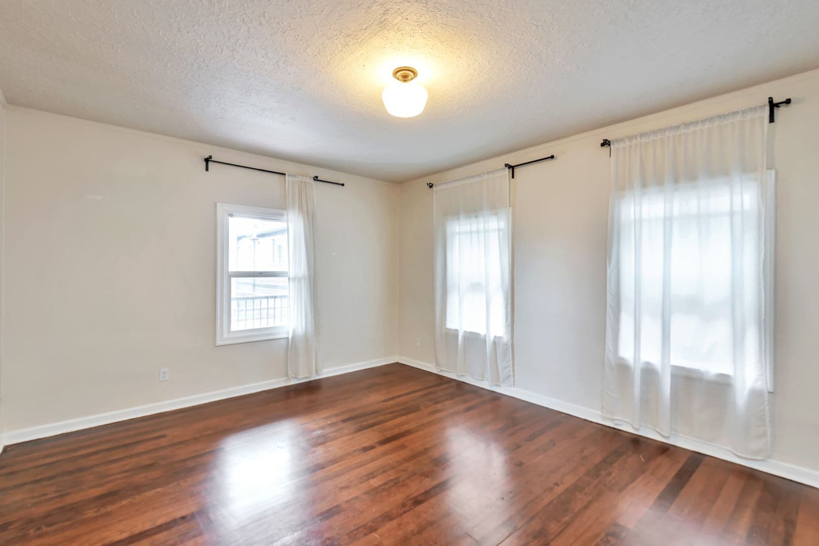 Portland Apartment: 2524 SE 12th