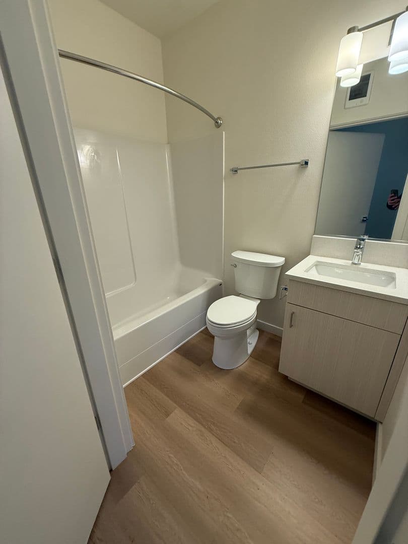 Portland Apartment: 5855 SE 72nd
