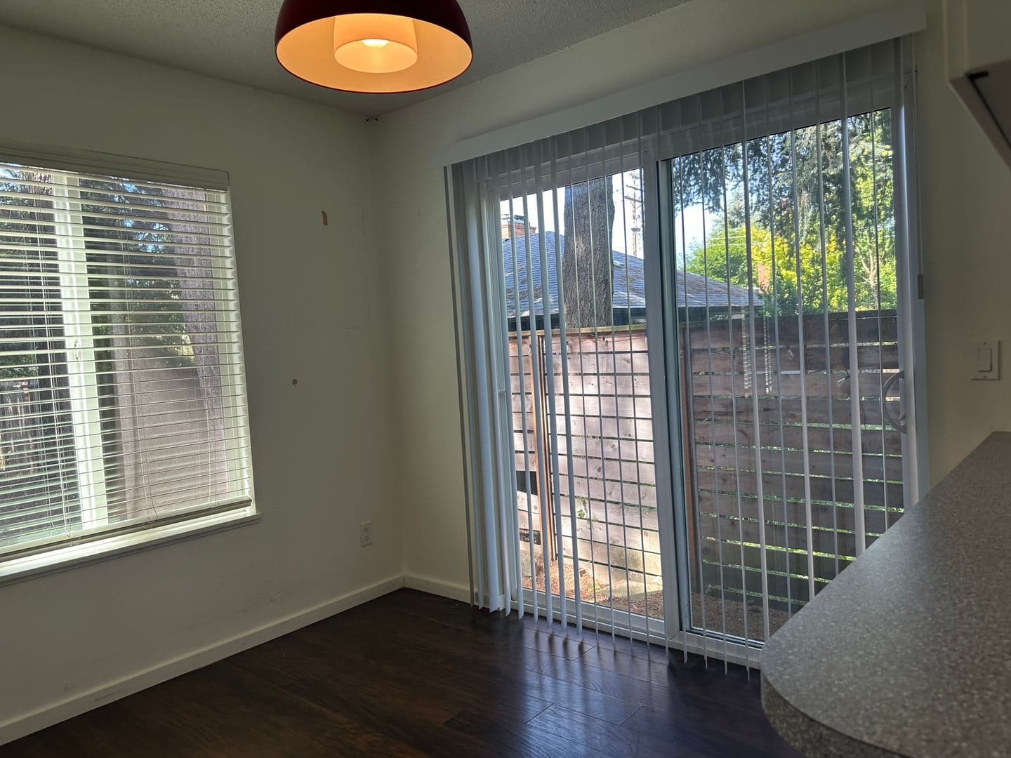 Portland Apartment: 117 SE 30th Place