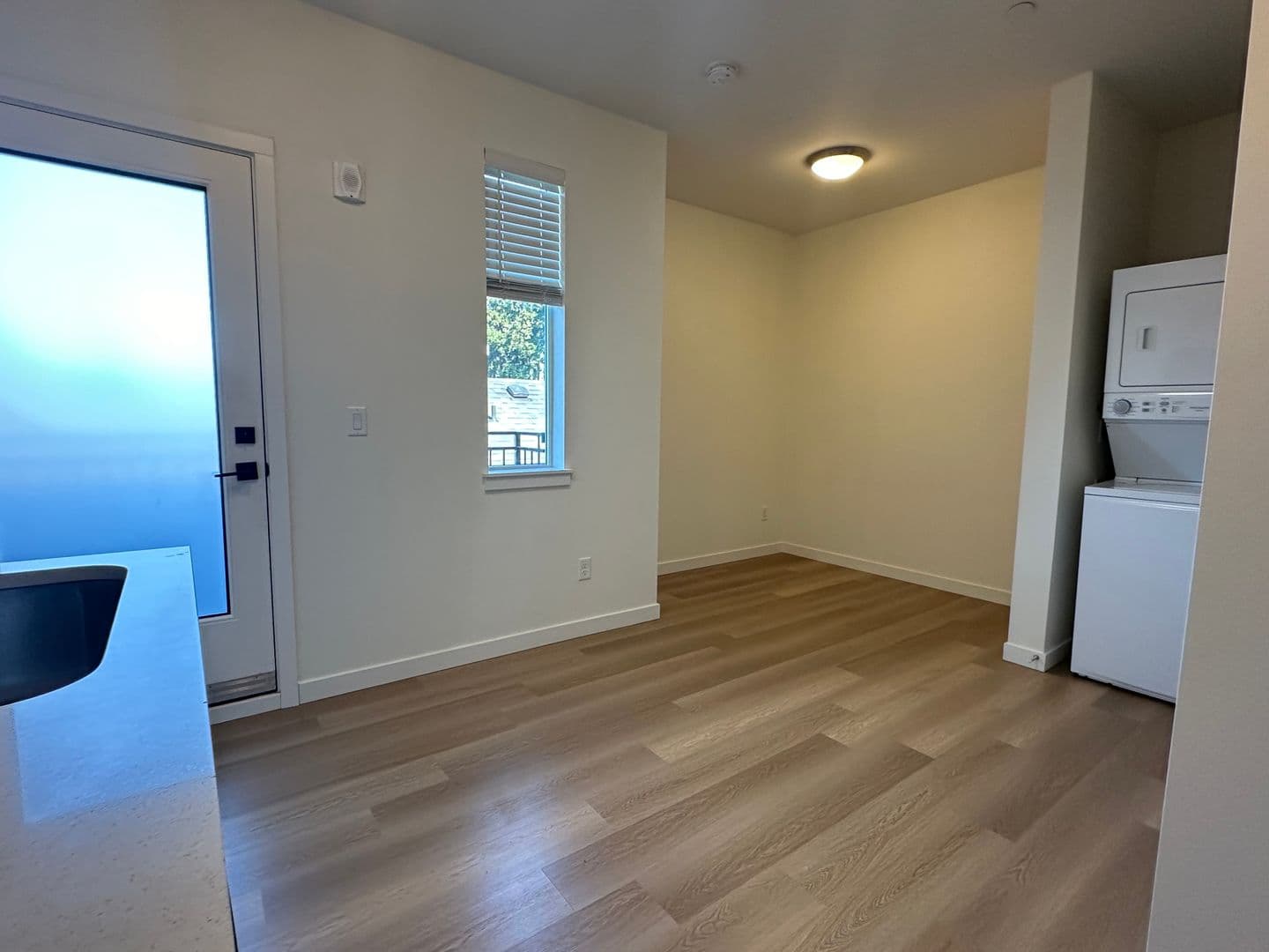 Portland Apartment: 5855 SE 72nd