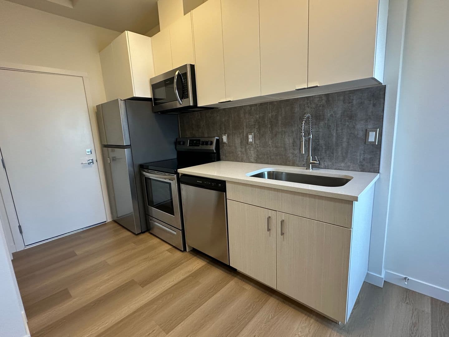 Portland Apartment: 5855 SE 72nd