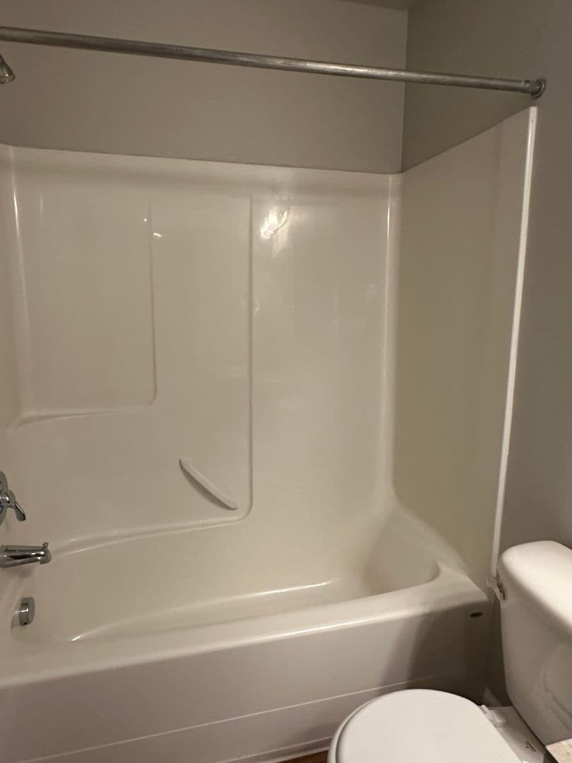 Portland Apartment: 7608 N Portsmouth Ave