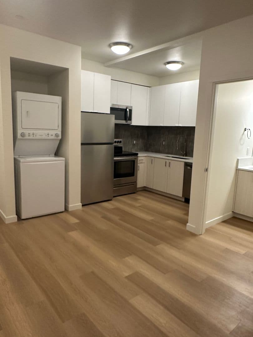 Portland Apartment: 5855 SE 72nd