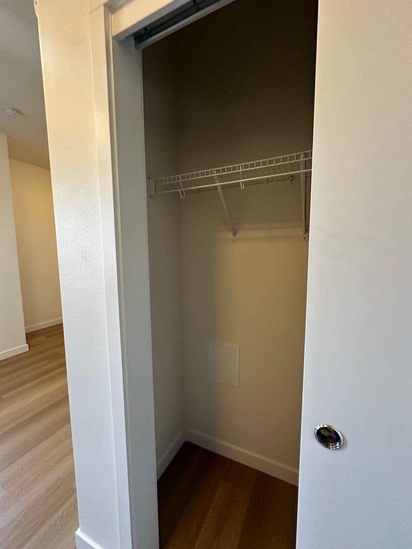 Portland Apartment: 5855 SE 72nd