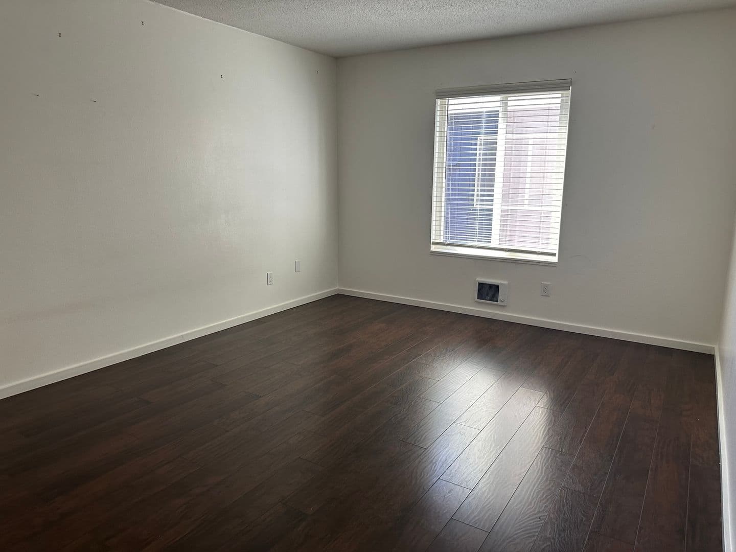 Portland Apartment: 117 SE 30th Place