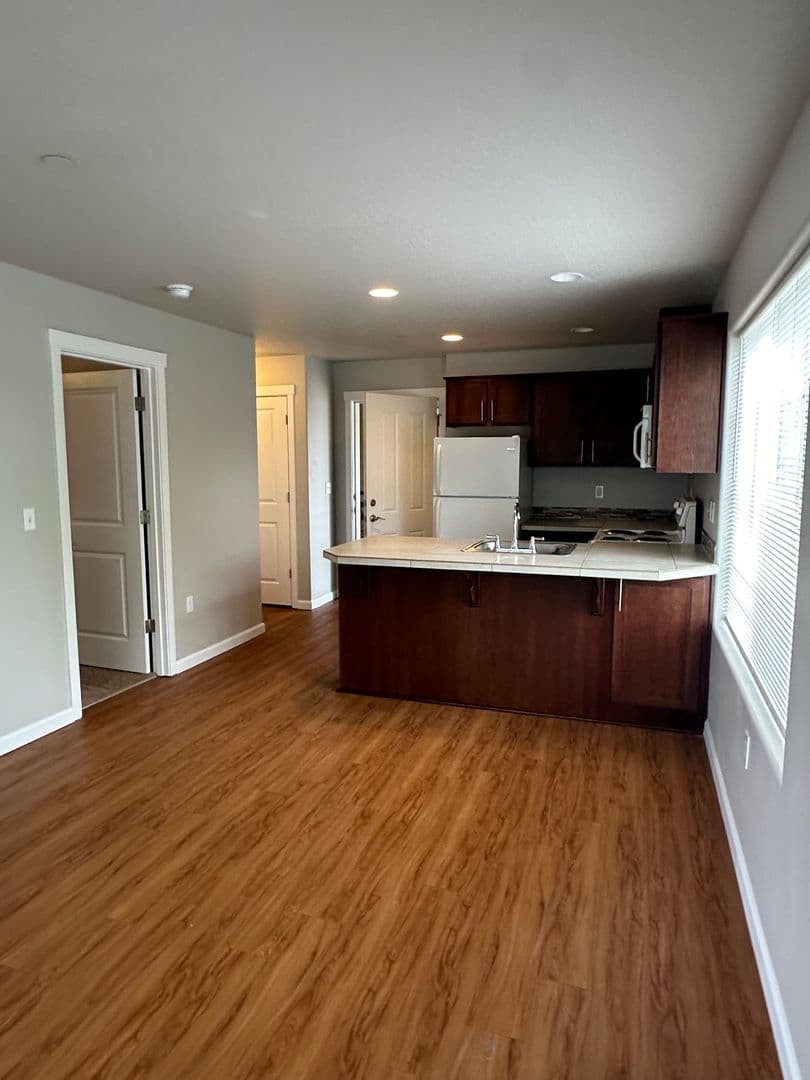 Portland Apartment: 7608 N Portsmouth Ave