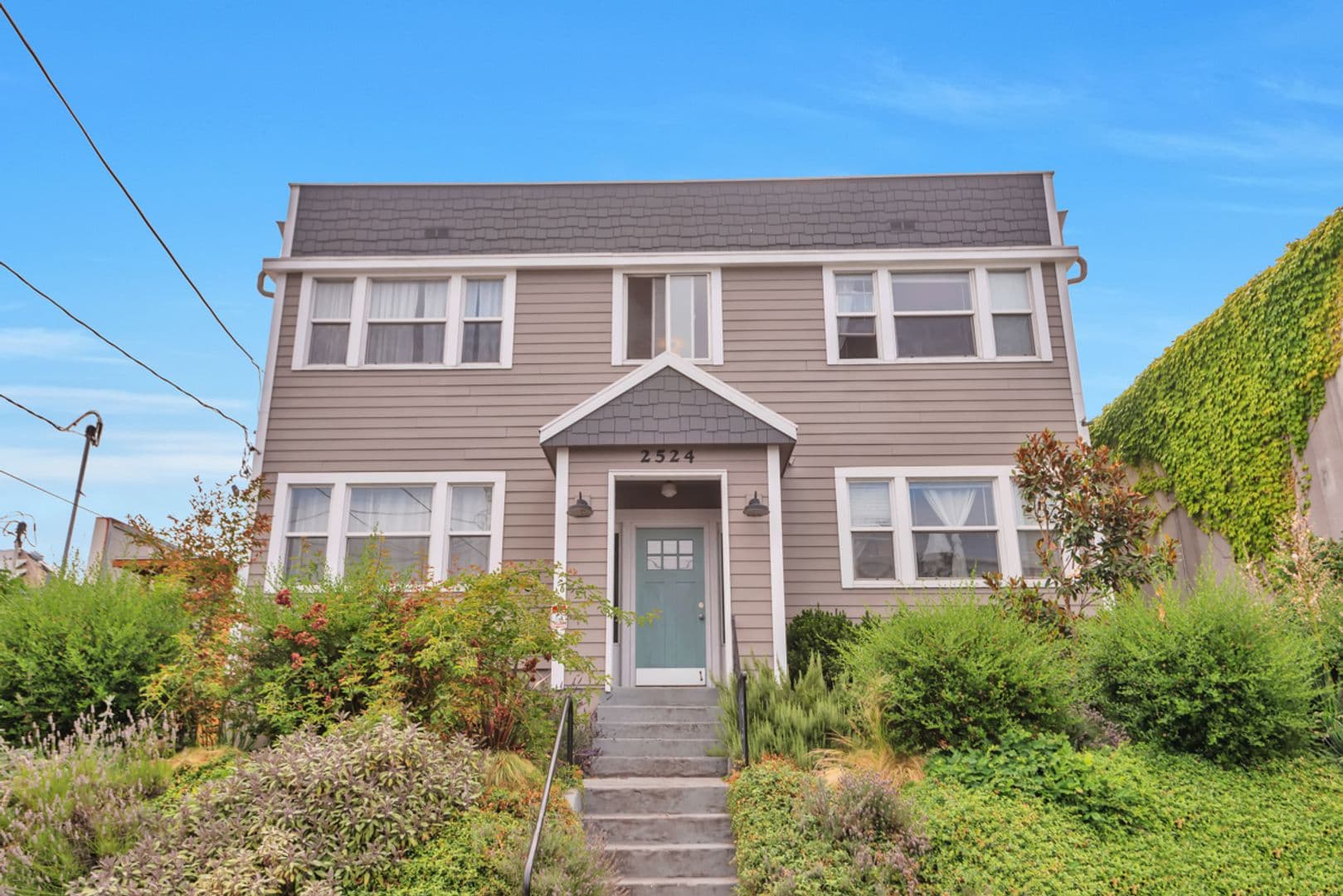 Portland Apartment: 2524 SE 12th