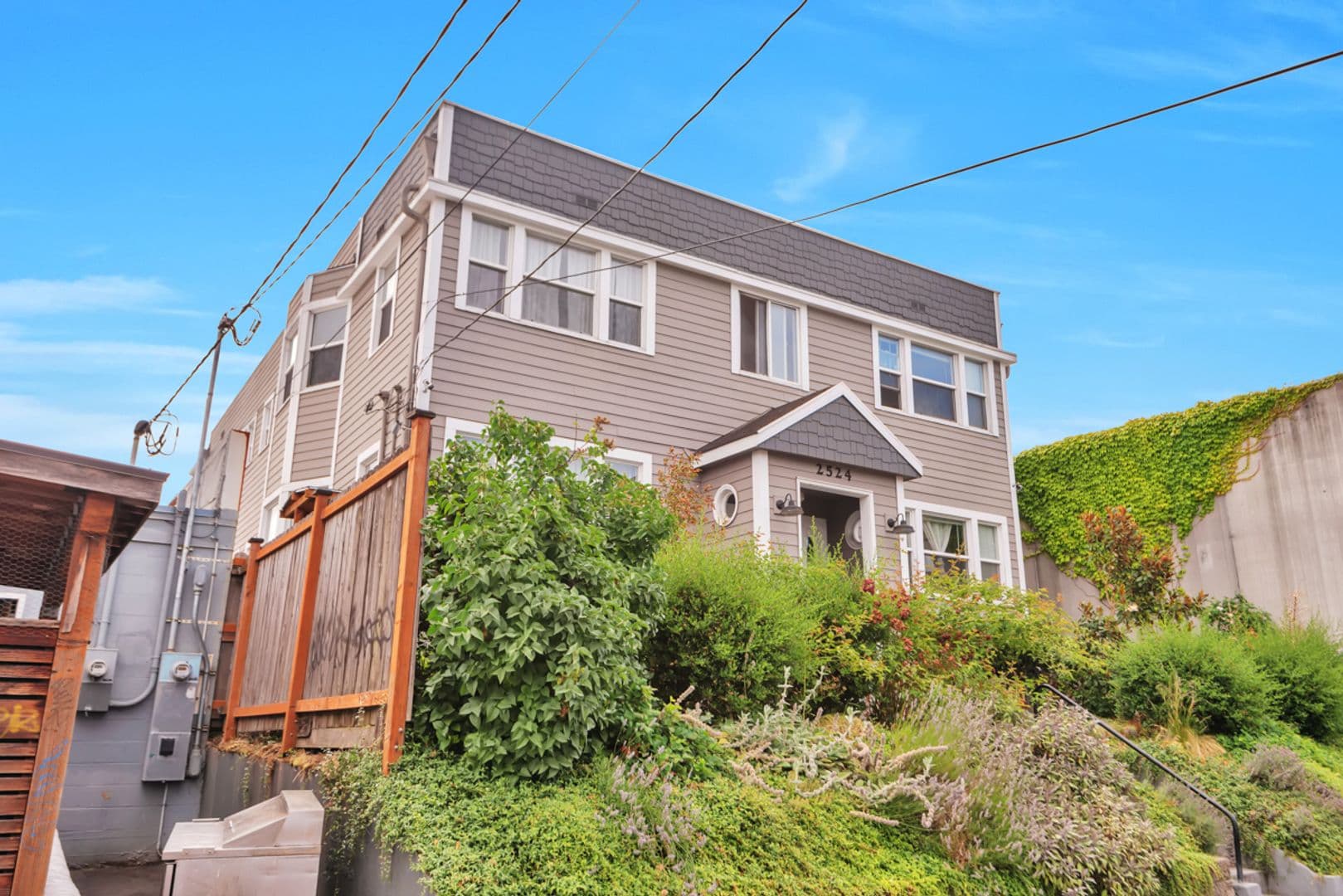 Portland Apartment: 2524 SE 12th