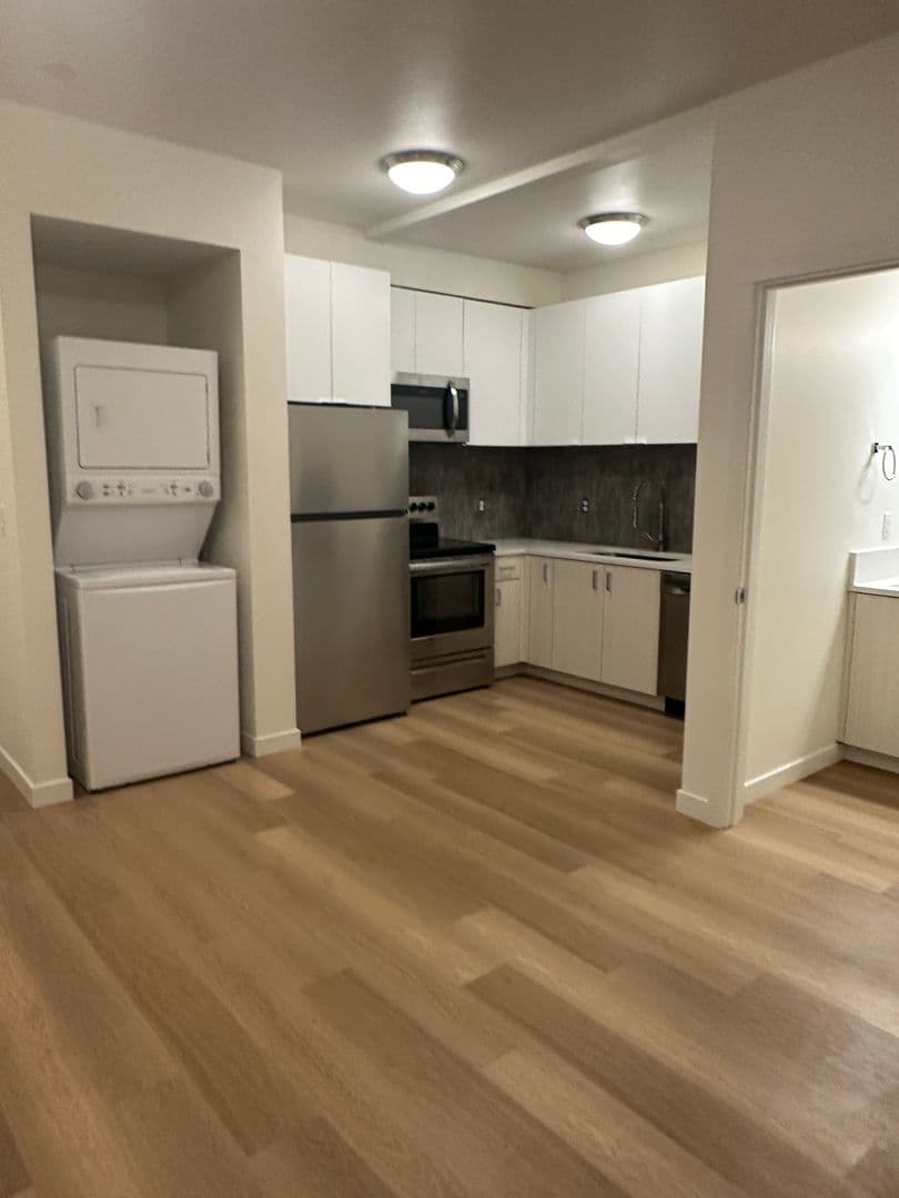 Portland Apartment: 5855 SE 72nd