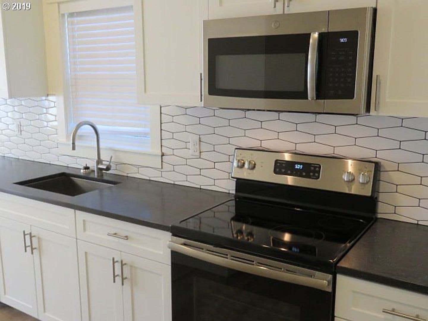 Portland Apartment: 2121-2127 SE Caruthers