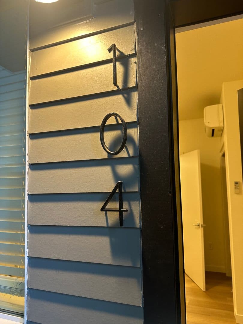 Portland Apartment: 5855 SE 72nd