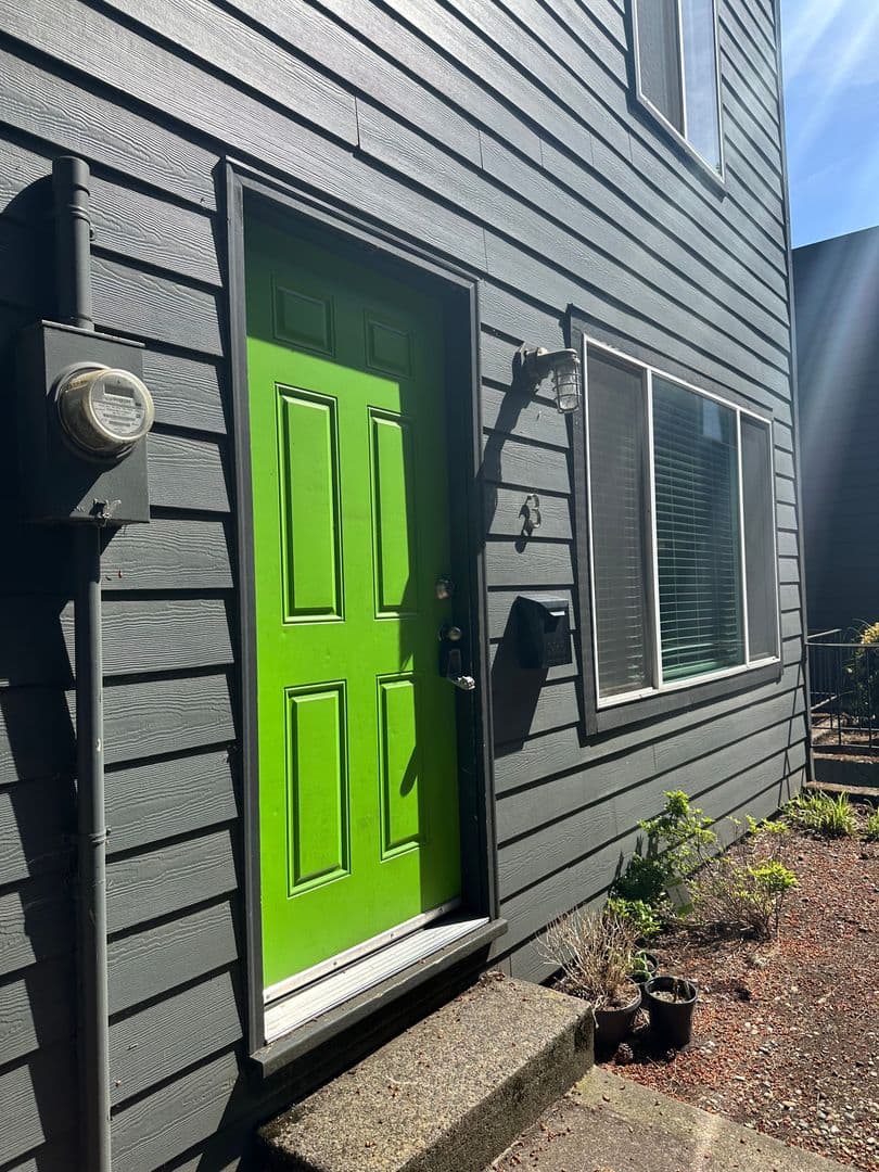 Portland Apartment: 117 SE 30th Place