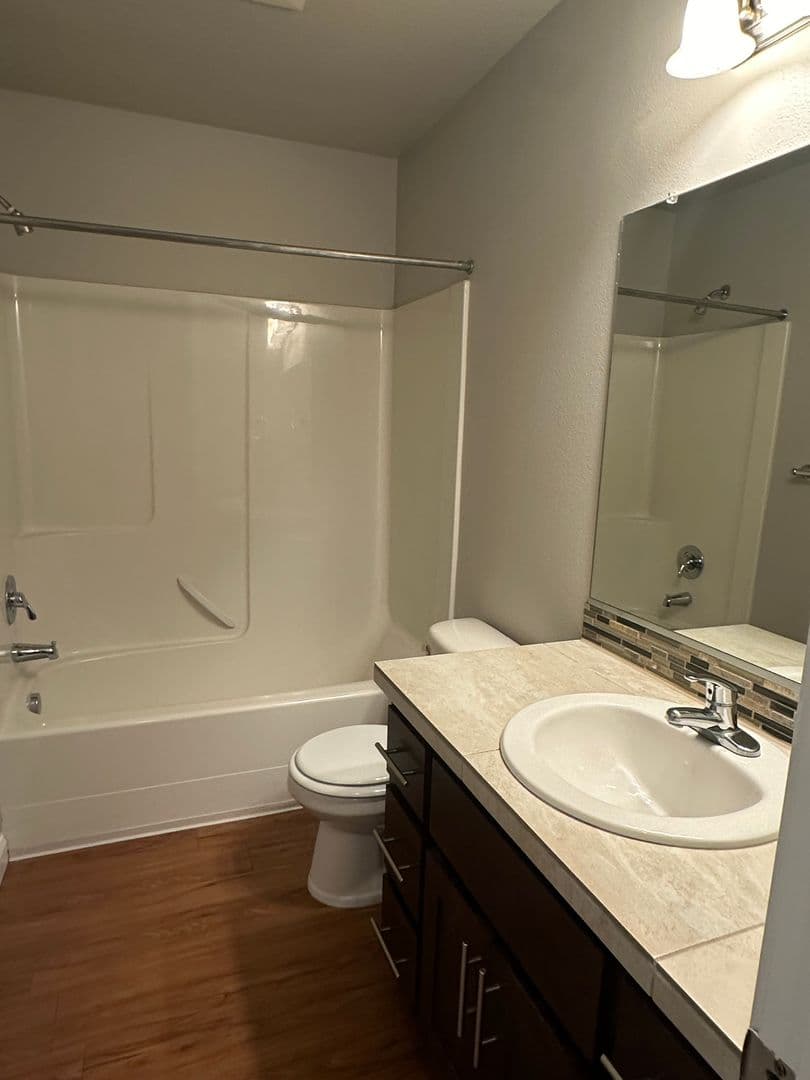 Portland Apartment: 7608 N Portsmouth Ave