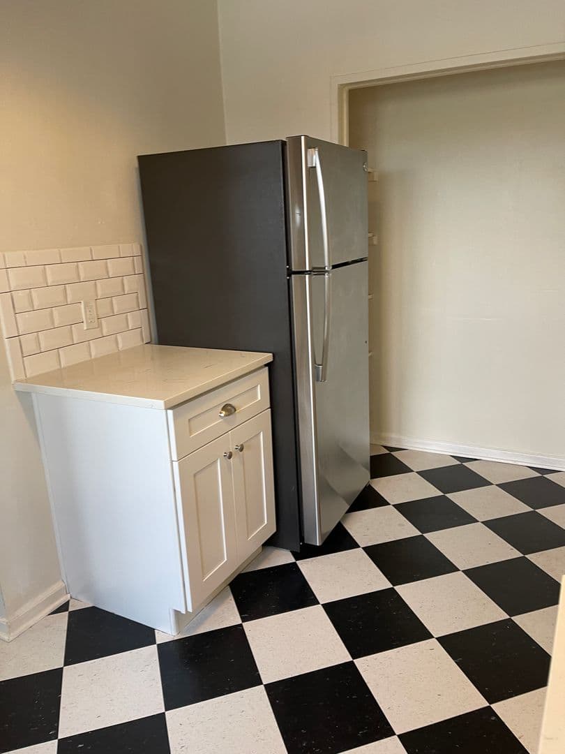 Portland Apartment: 2524 SE 12th