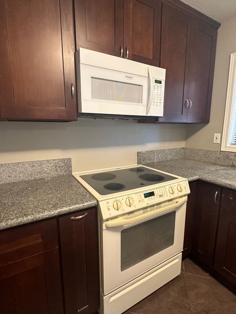 Portland House: 11132 East Burnside