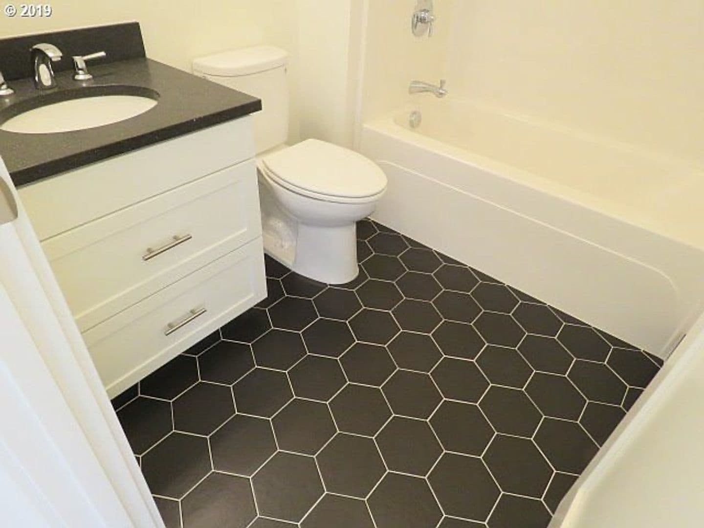 Portland Apartment: 2121-2127 SE Caruthers