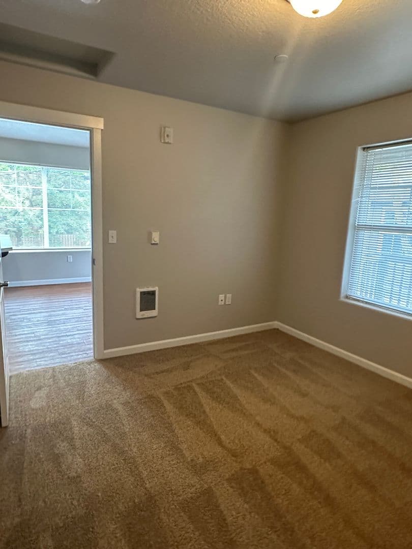 Portland Apartment: 7608 N Portsmouth Ave