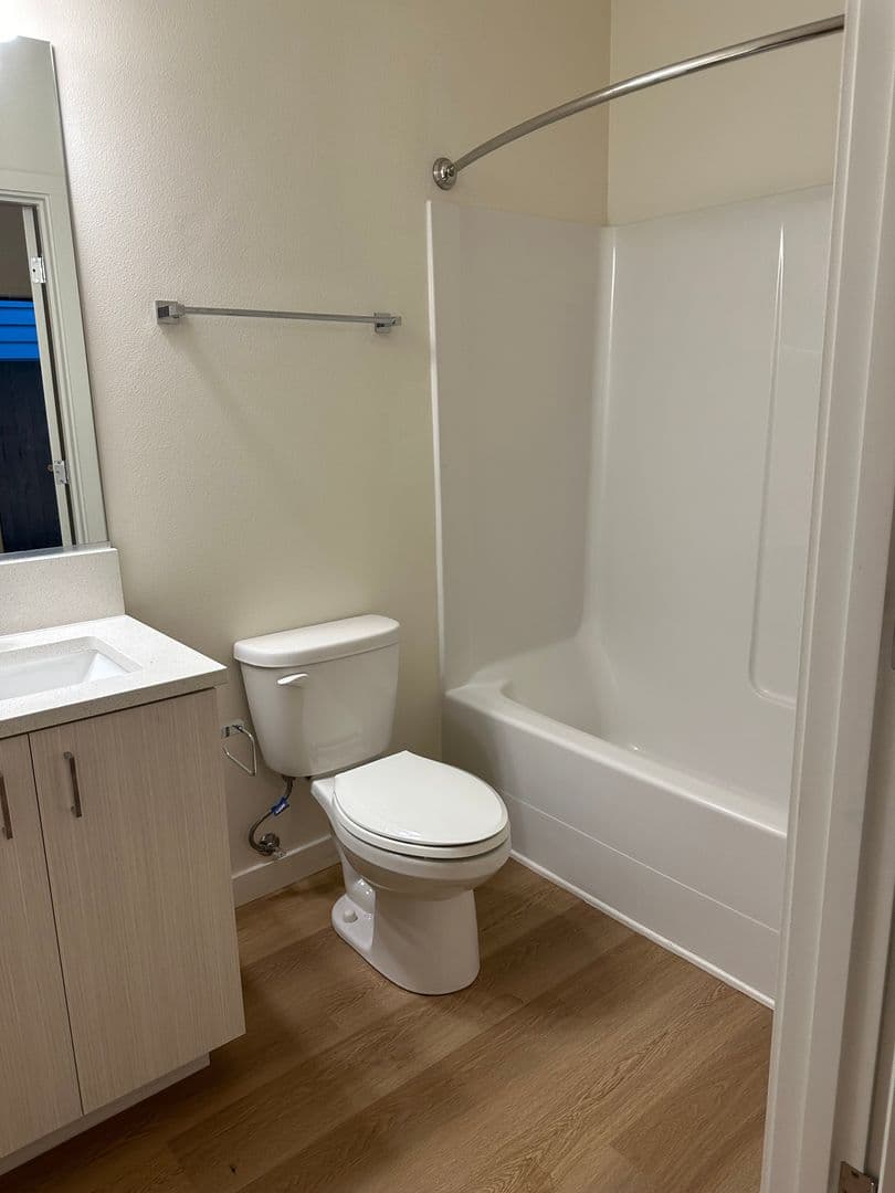 Portland Apartment: 5855 SE 72nd