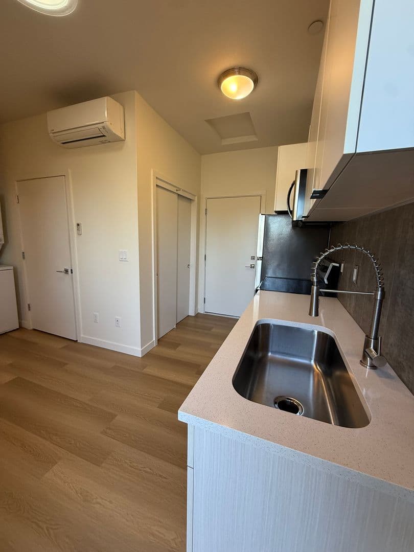 Portland Apartment: 5855 SE 72nd