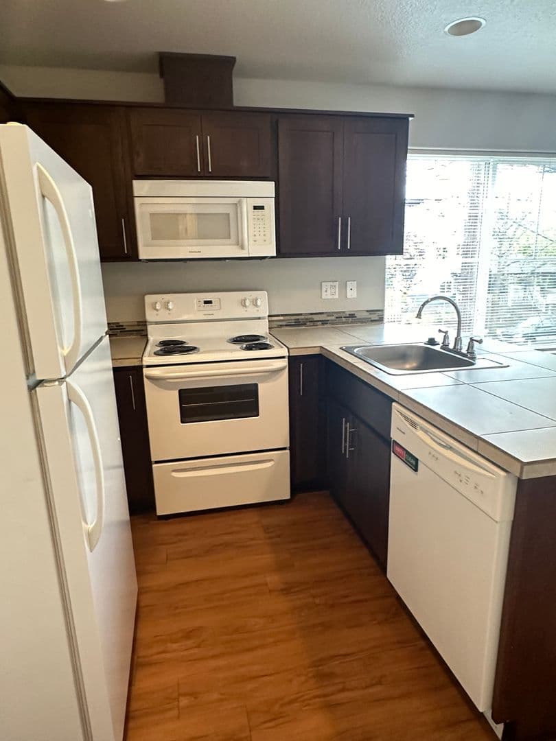 Portland Apartment: 7608 N Portsmouth Ave