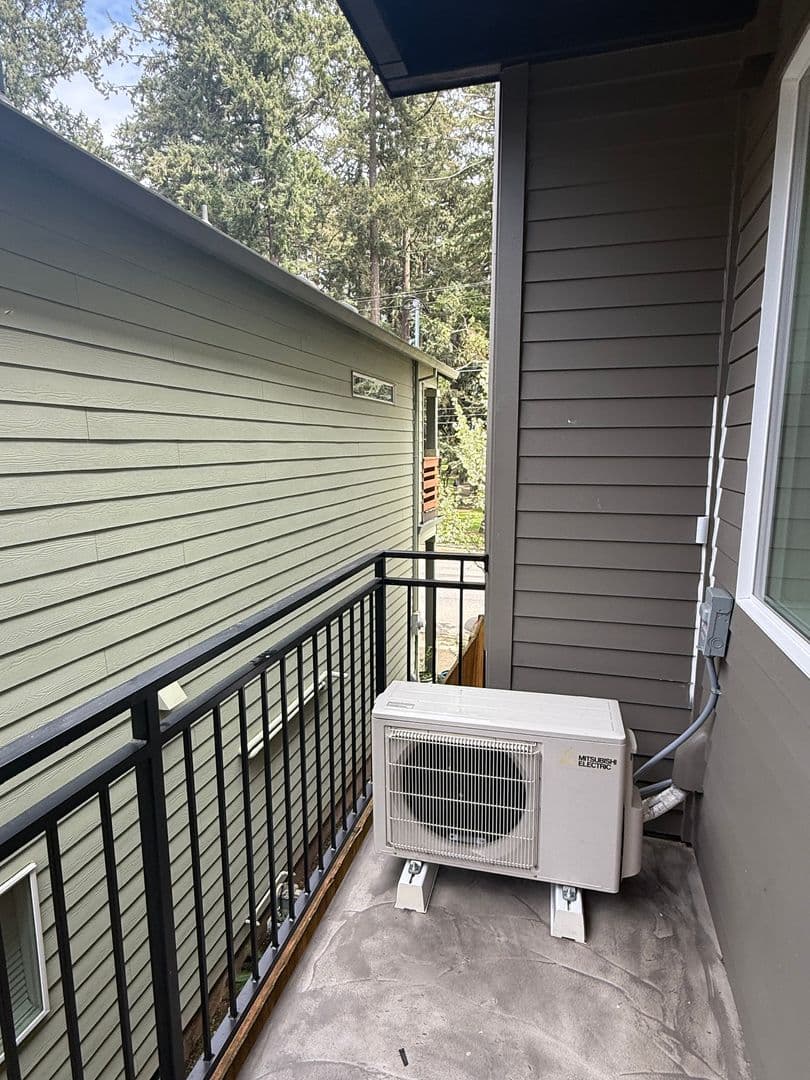 Portland Apartment: 5855 SE 72nd