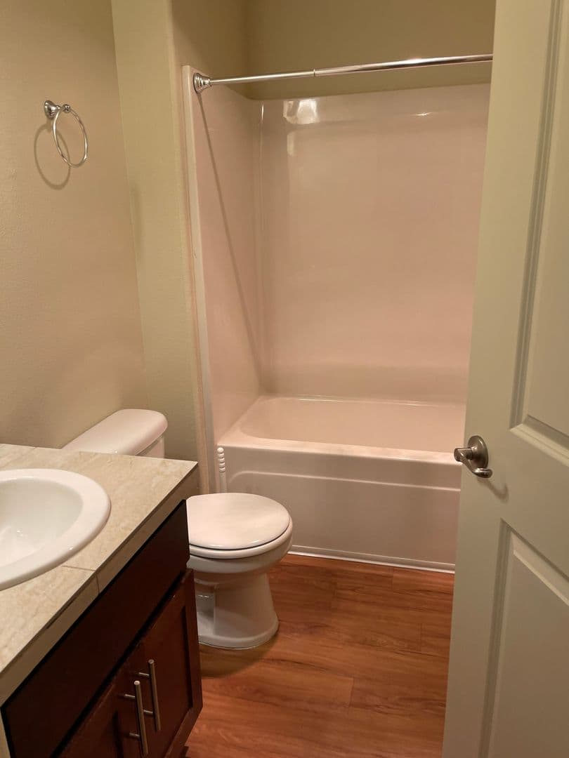 Portland Apartment: 7608 N Portsmouth Ave