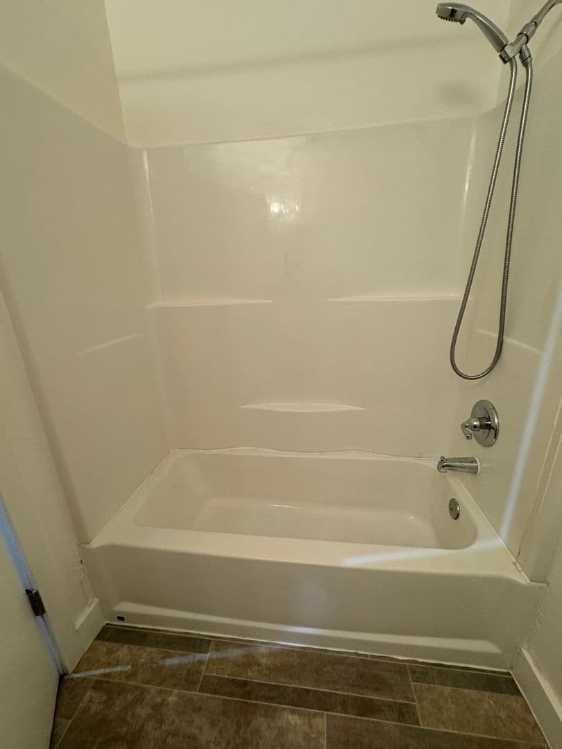 Portland Apartment: 117 SE 30th Place