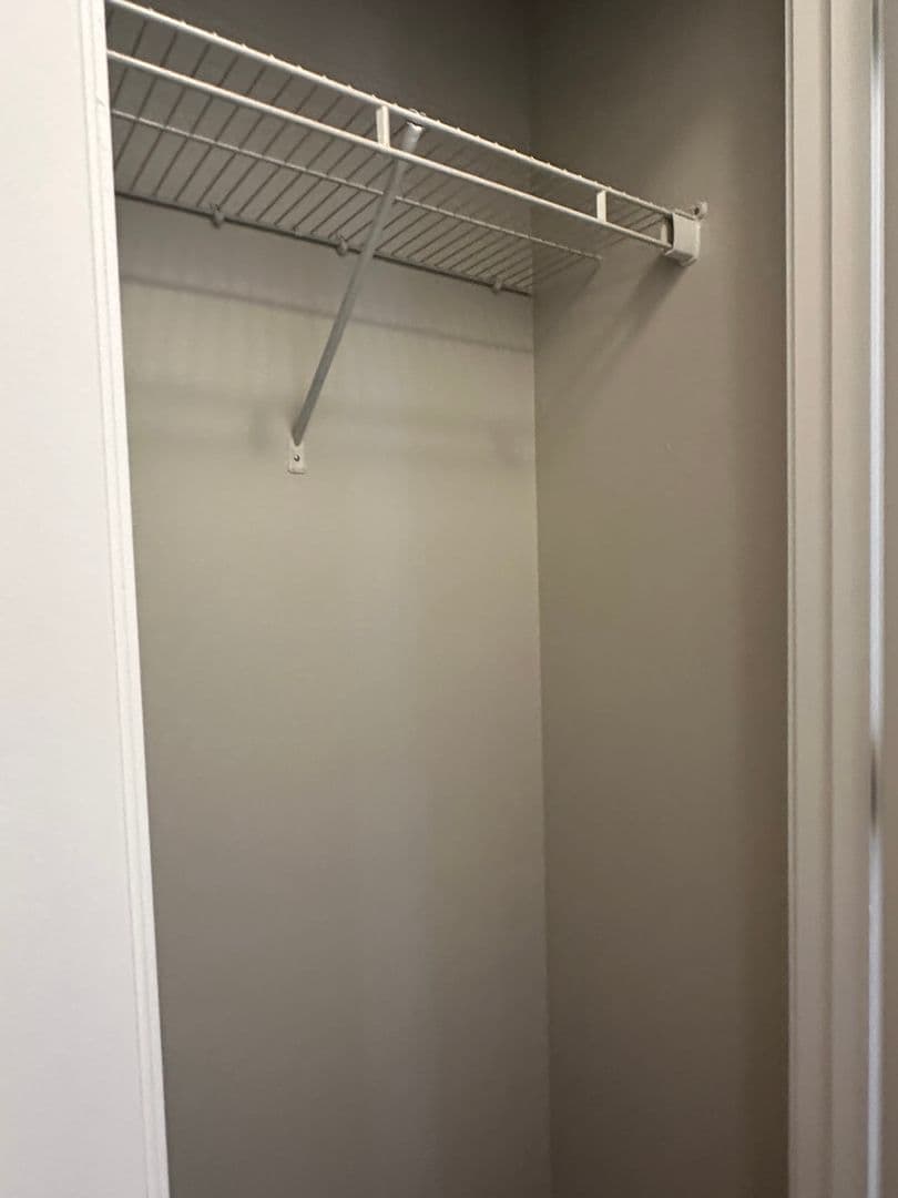Portland Apartment: 7608 N Portsmouth Ave
