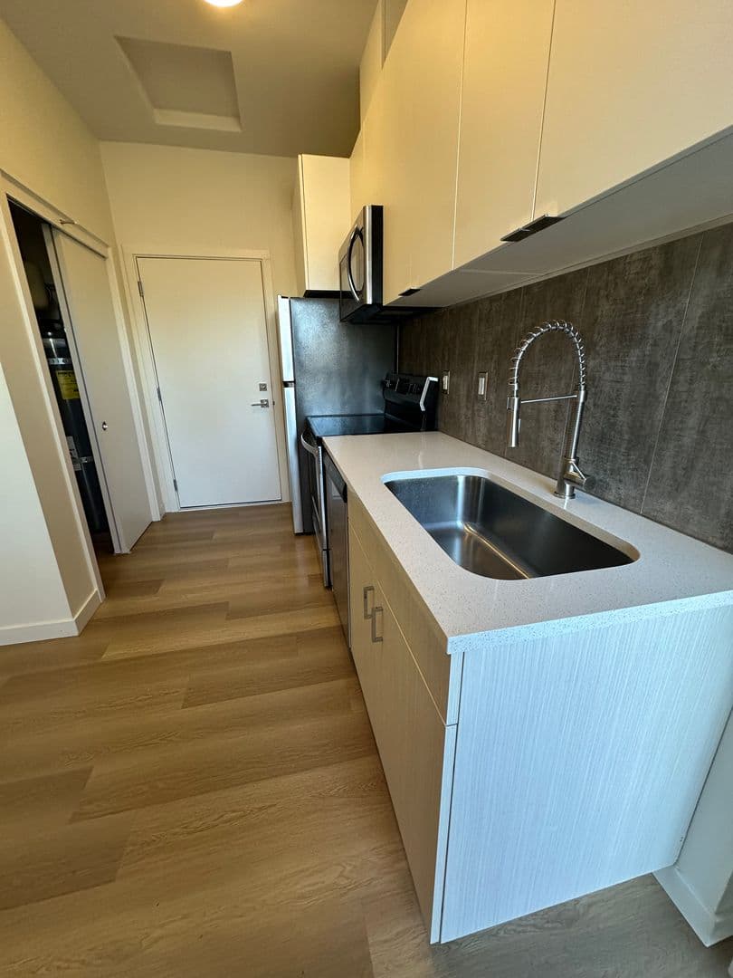 Portland Apartment: 5855 SE 72nd