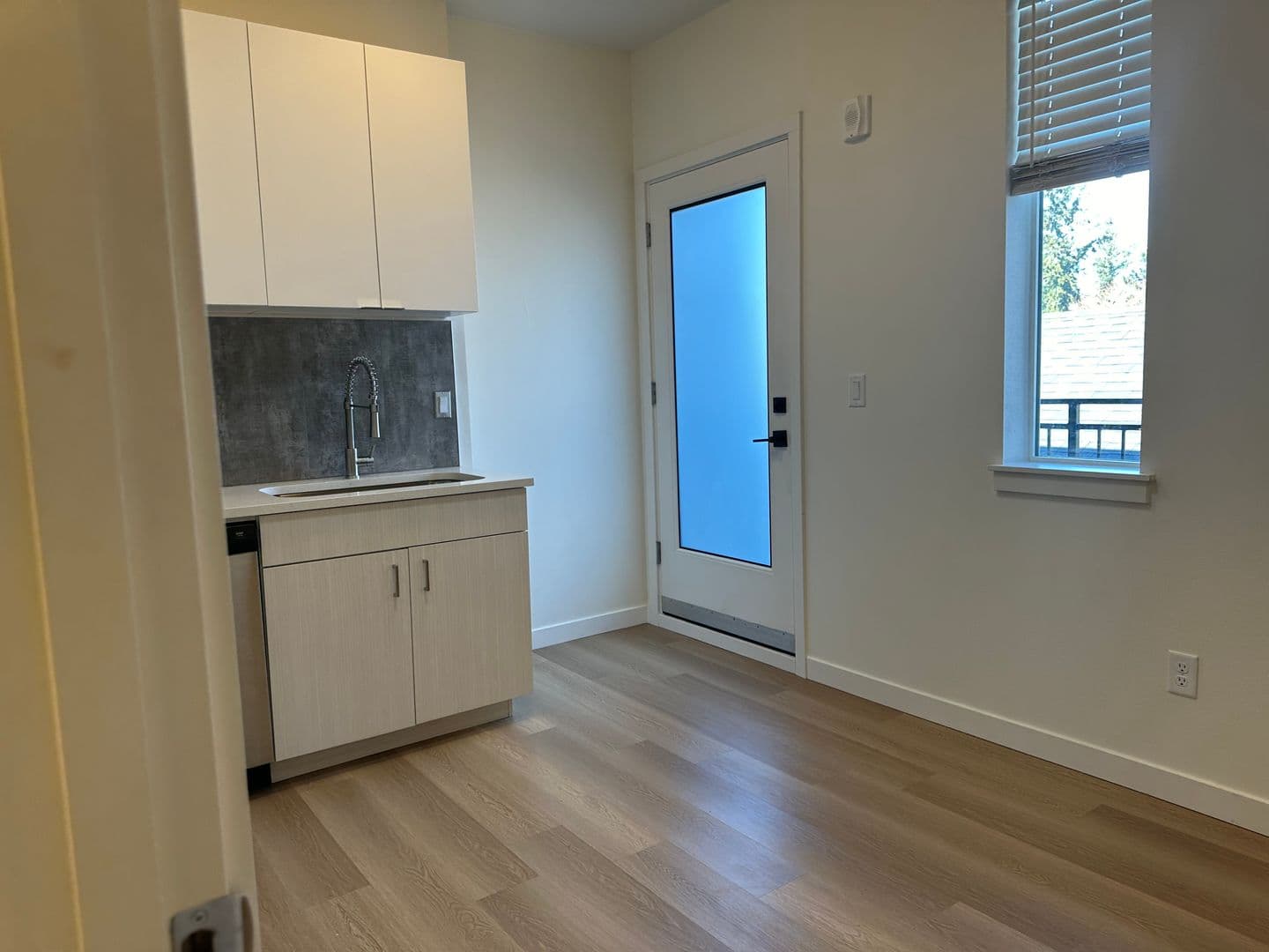 Portland Apartment: 5855 SE 72nd