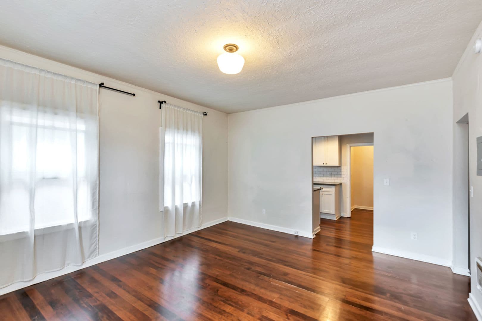 Portland Apartment: 2524 SE 12th