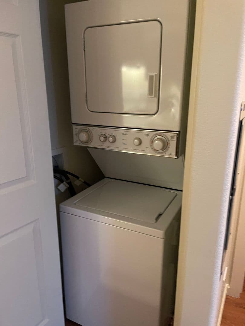 Portland Apartment: 7608 N Portsmouth Ave