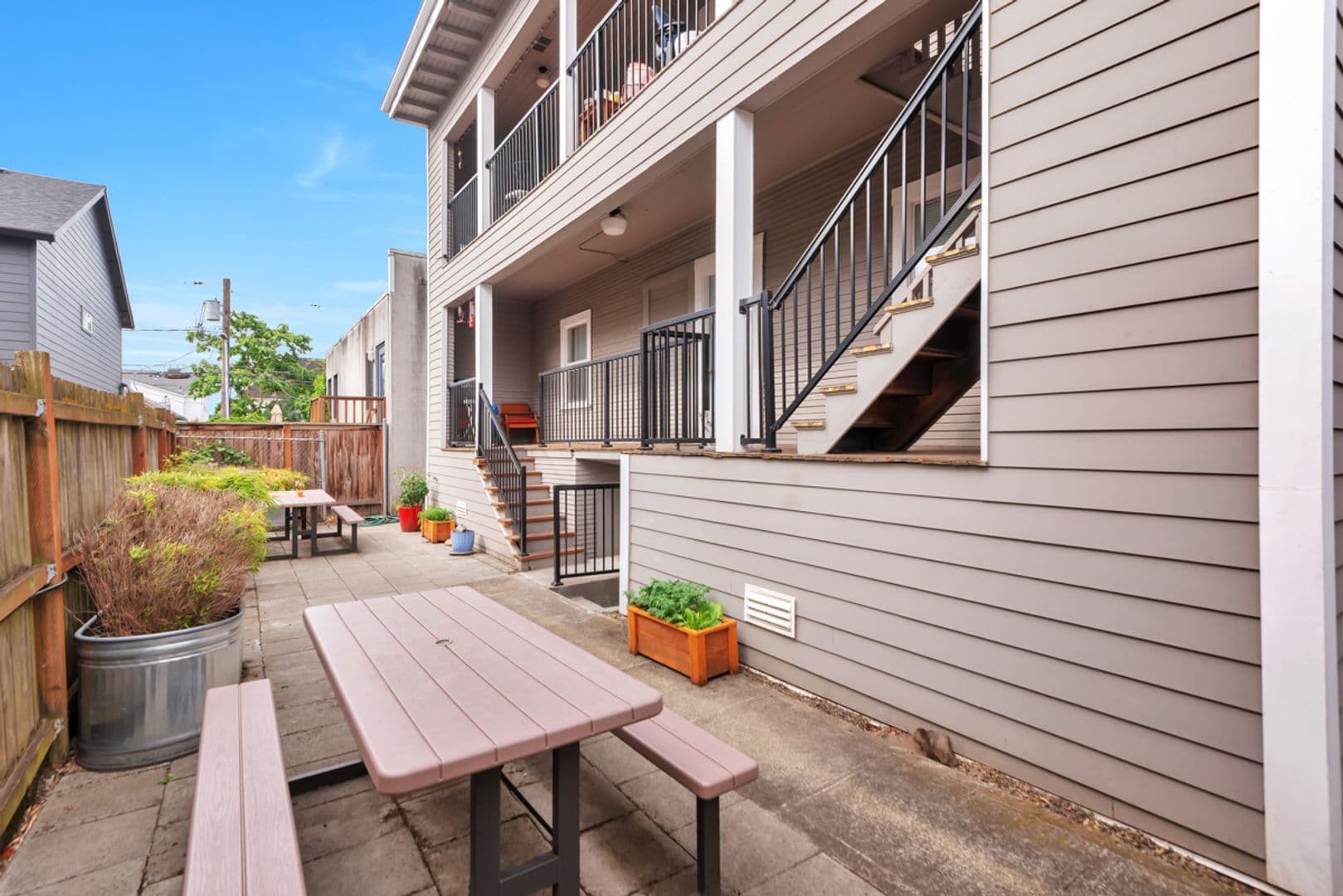 Portland Apartment: 2524 SE 12th