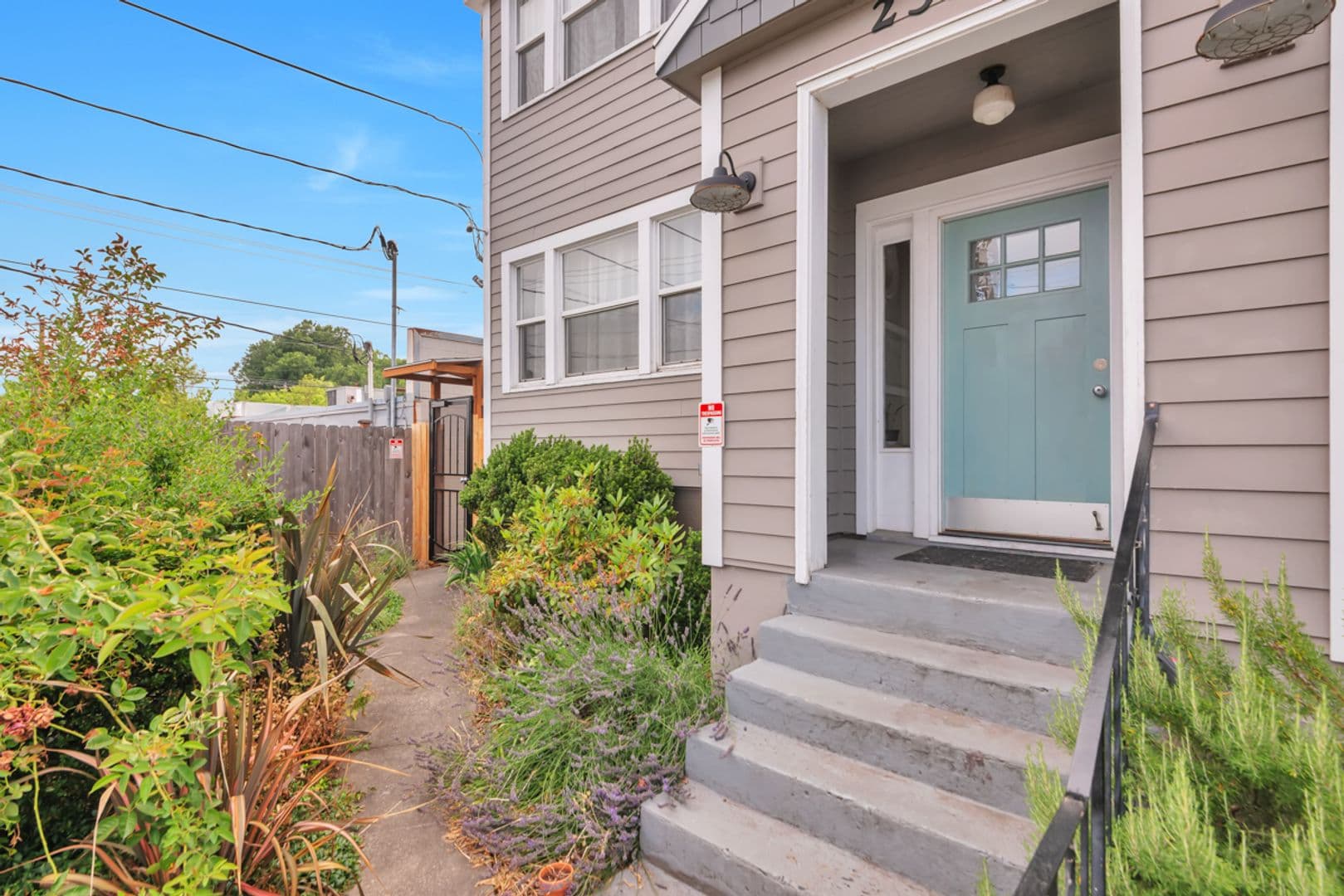 Portland Apartment: 2524 SE 12th