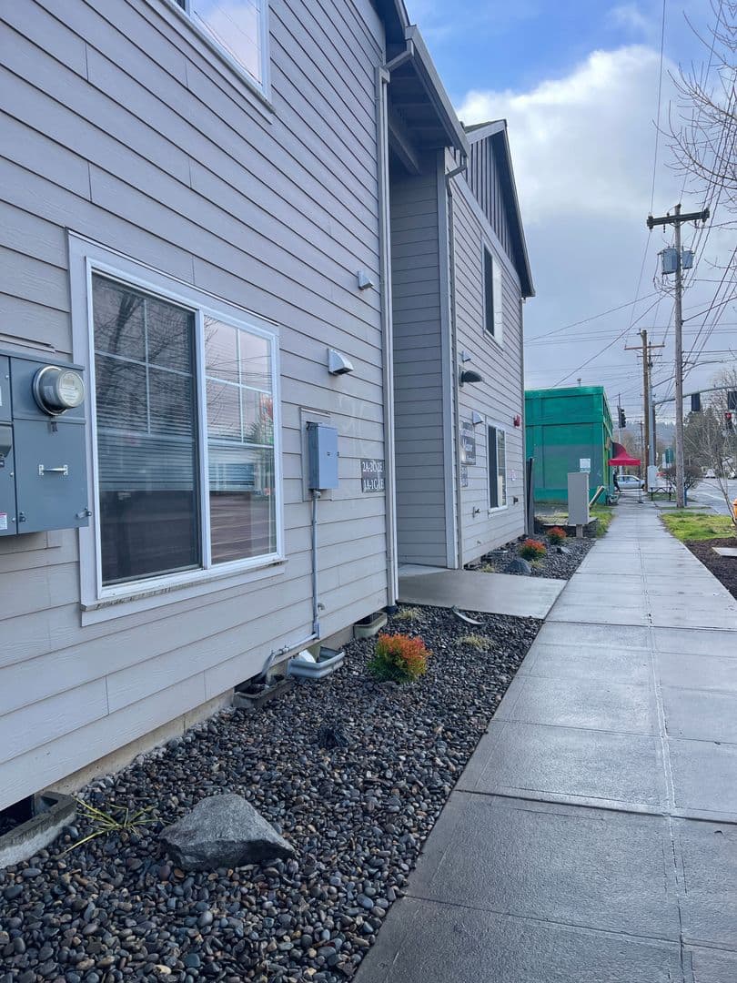Portland Apartment: 7608 N Portsmouth Ave