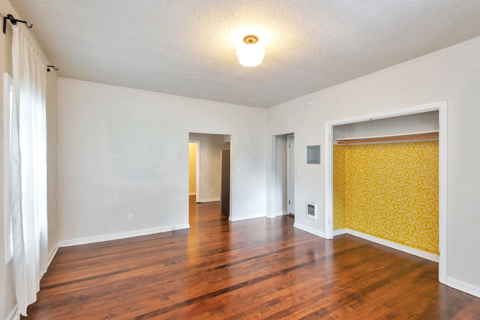 Portland Apartment: 2524 SE 12th