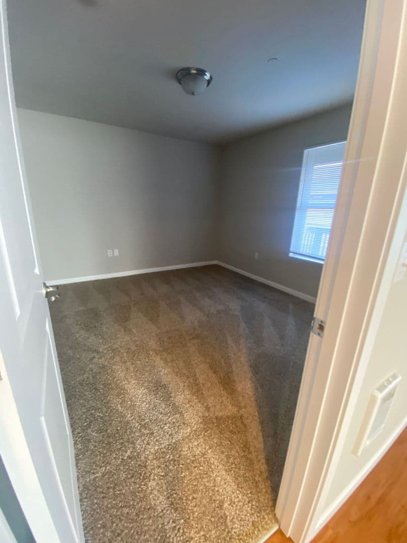 Portland Apartment: 7608 N Portsmouth Ave